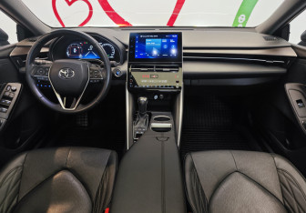 Подержанный автомобиль Toyota Avalon 2022 года (9 фото)