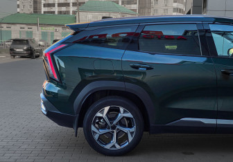 Подержанный автомобиль Geely Atlas 2024 года (9 фото)