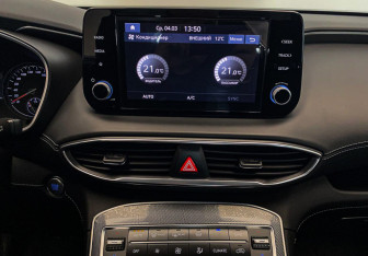 Подержанный автомобиль Hyundai Santa Fe 2021 года (15 фото)
