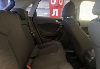 Подержанный автомобиль Audi A1 2014 года (8 фото)