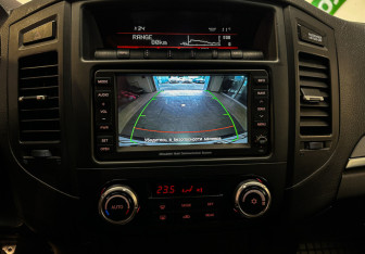 Подержанный автомобиль Mitsubishi Pajero 2011 года (13 фото)