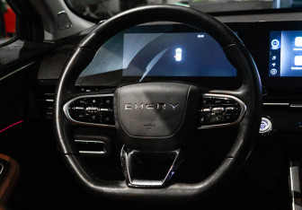 Подержанный автомобиль Omoda C5 2023 года (15 фото)