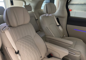 Подержанный автомобиль Voyah Dream 2023 года (9 фото)