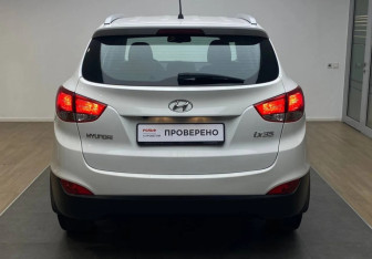 Подержанный автомобиль Hyundai ix35 2012 года (5 фото)