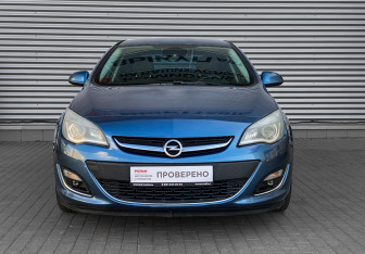 Подержанный автомобиль Opel Astra Sedan 2014 года (2 фото)