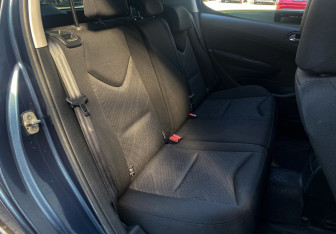 Подержанный автомобиль Peugeot 308 Hatchback 2011 года (8 фото)