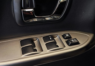 Подержанный автомобиль Mitsubishi Pajero 2019 года (15 фото)