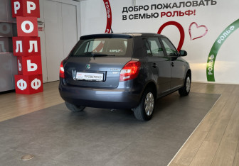 Подержанный автомобиль Skoda Fabia Hatchback 2011 года (4 фото)