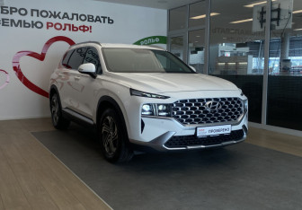 Подержанный автомобиль Hyundai Santa Fe 2021 года (3 фото)