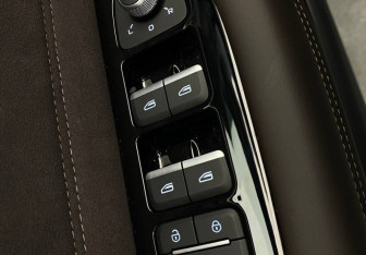 Подержанный автомобиль Geely Monjaro 2026 года (23 фото)