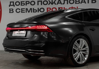Подержанный автомобиль Audi A7 2021 года (9 фото)