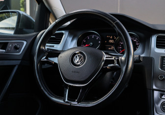 Подержанный автомобиль Volkswagen Golf Hatchback 2013 года (11 фото)