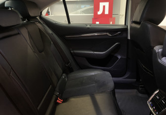 Подержанный автомобиль Skoda Octavia Liftback 2020 года (8 фото)