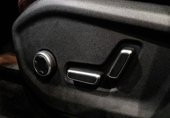 Подержанный автомобиль Geely Monjaro 2023 года (13 фото)