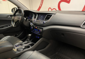 Подержанный автомобиль Hyundai Tucson 2015 года (14 фото)