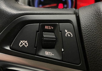 Подержанный автомобиль Opel Astra Hatchback 2012 года (21 фото)