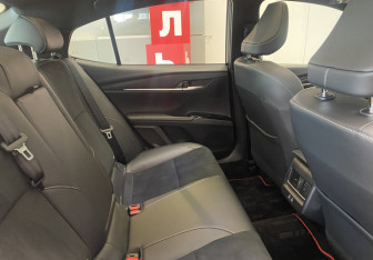 Подержанный автомобиль Toyota Camry Sedan 2024 года (8 фото)