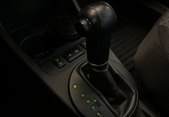 Подержанный автомобиль Skoda Fabia Hatchback 2012 года (12 фото)