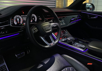 Подержанный автомобиль Audi Q8 2019 года (15 фото)