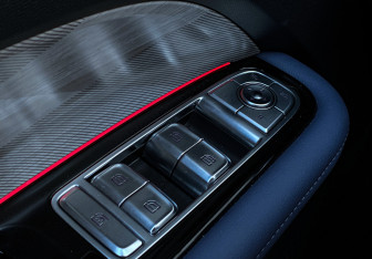 Подержанный автомобиль Hongqi HS3 2024 года (28 фото)
