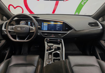 Подержанный автомобиль Geely Tugella 2023 года (11 фото)