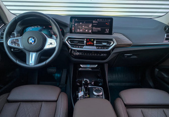 Подержанный автомобиль BMW X3 2024 года (15 фото)