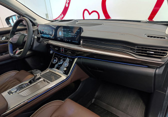 Подержанный автомобиль Exeed VX 2023 года (7 фото)