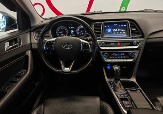 Подержанный автомобиль Hyundai Sonata 2018 года (10 фото)