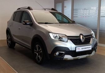 Подержанный автомобиль Renault Sandero 2022 года (3 фото)