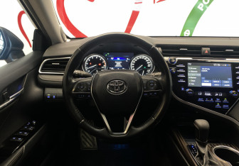 Подержанный автомобиль Toyota Camry Sedan 2019 года (15 фото)
