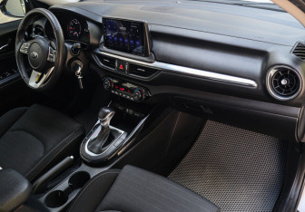 Подержанный автомобиль Kia Cerato Sedan 2018 года (7 фото)