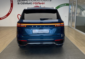 Подержанный автомобиль Geely Monjaro 2023 года (5 фото)