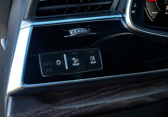Подержанный автомобиль Audi Q7 2020 года (21 фото)
