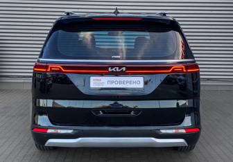Подержанный автомобиль Kia Carnival 2022 года (6 фото)