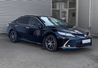 Подержанный автомобиль Toyota Camry Sedan 2019 года (3 фото)