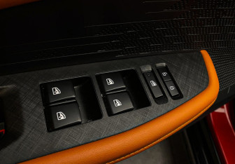 Подержанный автомобиль Changan UNI-V 2023 года (13 фото)