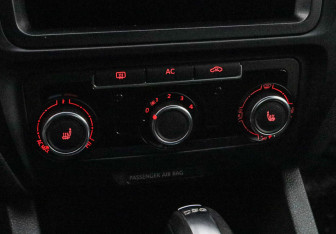 Подержанный автомобиль Volkswagen Jetta Sedan 2011 года (15 фото)