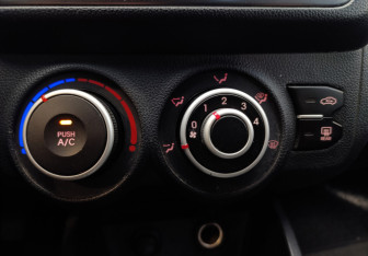 Подержанный автомобиль Kia Rio Hatchback 2012 года (13 фото)