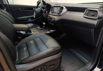 Подержанный автомобиль Kia Sorento 2018 года (10 фото)
