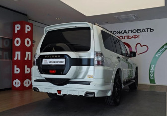 Подержанный автомобиль Mitsubishi Pajero 2019 года (4 фото)