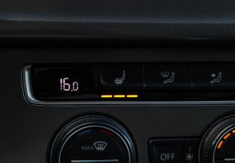 Подержанный автомобиль Volkswagen Golf Hatchback 2013 года (15 фото)