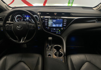 Подержанный автомобиль Toyota Camry Sedan 2019 года (12 фото)