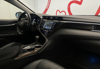 Подержанный автомобиль Toyota Camry Sedan 2019 года (7 фото)