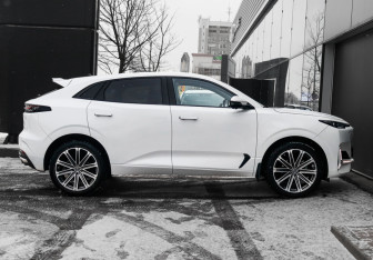 Подержанный автомобиль Changan UNI-K 2023 года (4 фото)