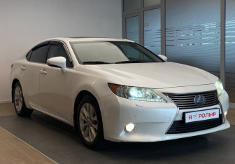 Подержанный автомобиль Lexus ES 2012 года (3 фото)