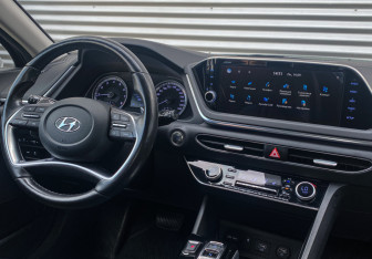Подержанный автомобиль Hyundai Sonata 2021 года (12 фото)