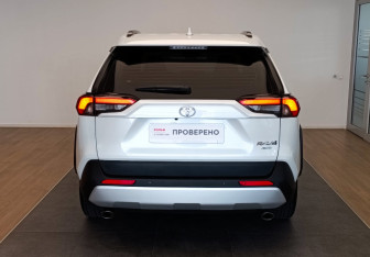 Подержанный автомобиль Toyota RAV4 2024 года (5 фото)