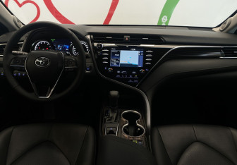 Подержанный автомобиль Toyota Camry Sedan 2020 года (13 фото)