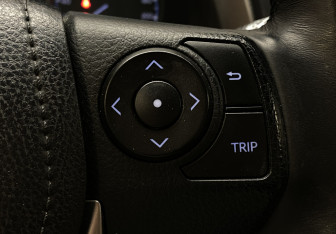 Подержанный автомобиль Toyota RAV4 2017 года (19 фото)