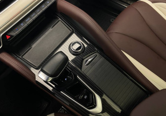 Подержанный автомобиль Geely Monjaro 2023 года (15 фото)